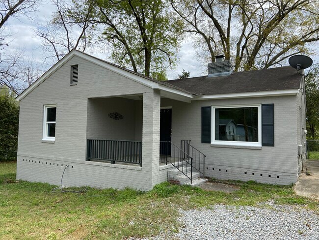 Street View 1 of 2 - 922 Lamore St