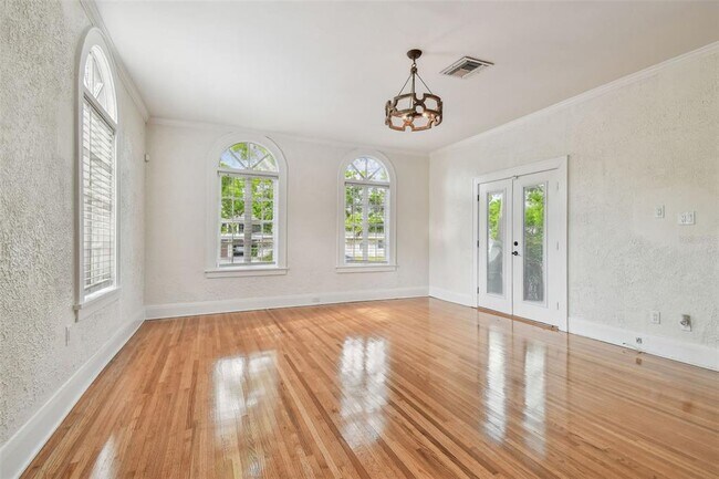 Building Photo - 3120 S Julia Cir
