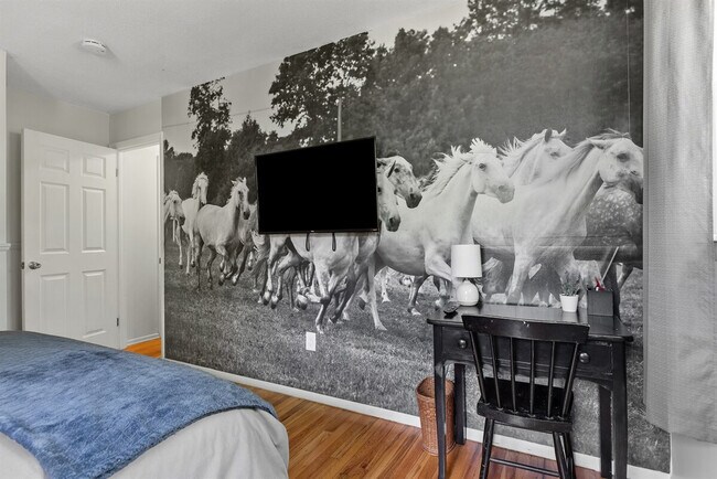 Building Photo - 10 James Dr