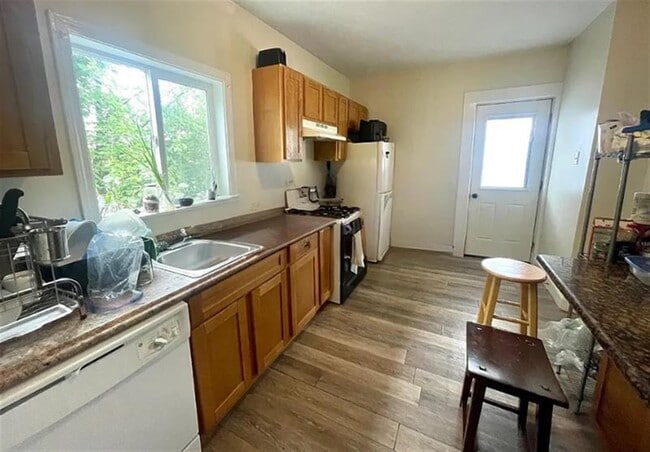 Building Photo - 123 Winthrop St