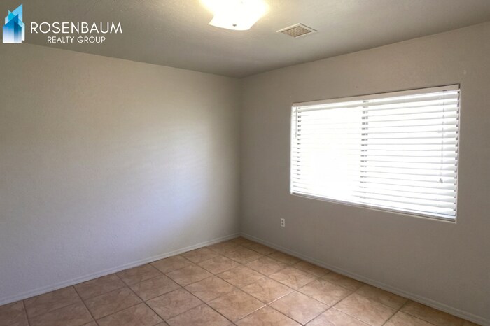 Building Photo - 9950 W Lynx Dr