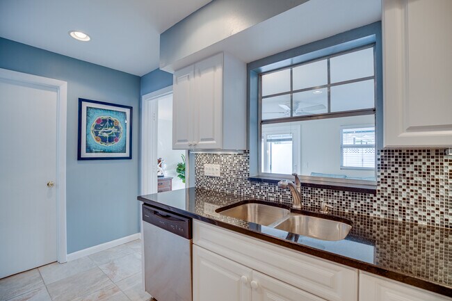 Building Photo - 2722 Cardinal Dr