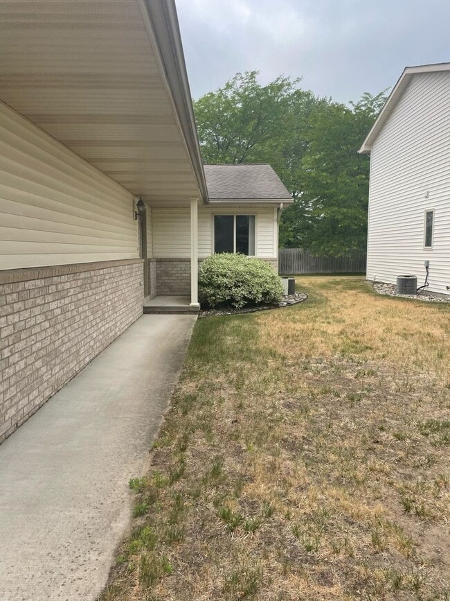 Building Photo - 2413 Morning Dawn Dr