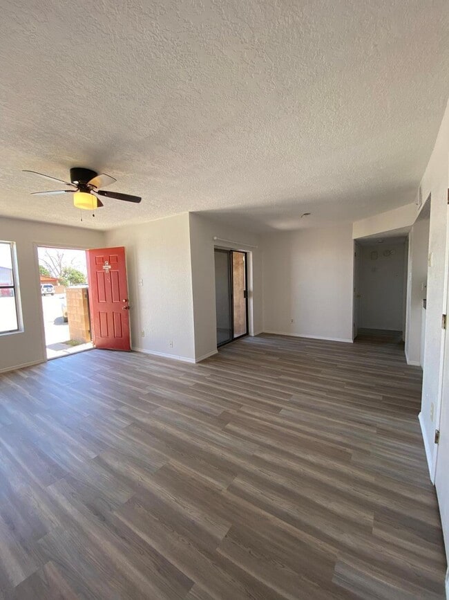 Building Photo - 17 Homestead Dr