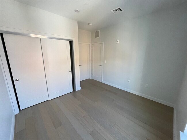 Building Photo - 1 Lisbon St