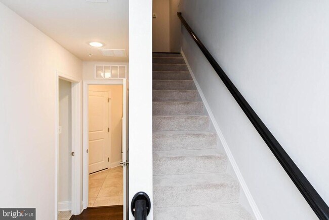 Building Photo - 7102 Druce Way