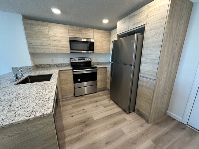 Building Photo - Spacious 2-Bedroom + Den Apartment in Prim...