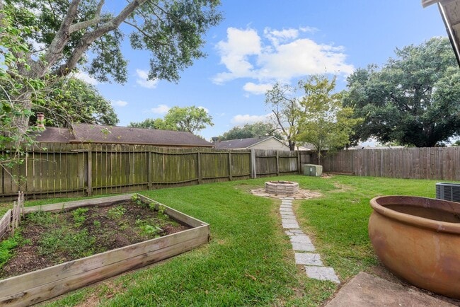 Building Photo - 24111 Reagon Canyon Dr