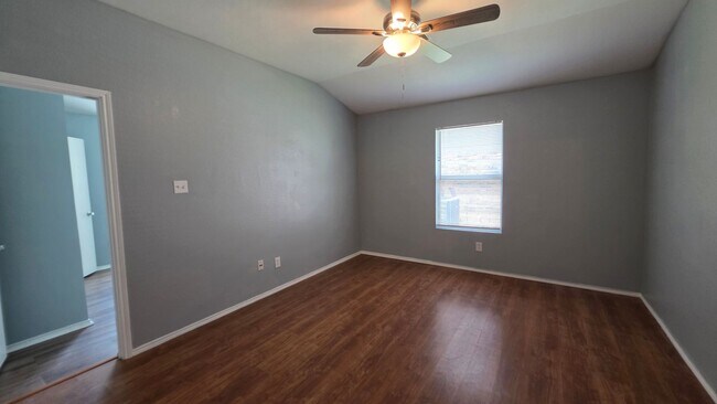 Building Photo - 5820 Show Master Ln