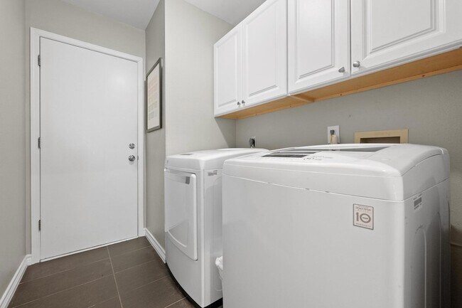 Building Photo - 8716 Bobcat Dr