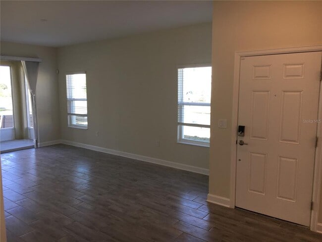 Building Photo - 1050 Quaker Rdg Ln