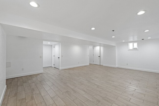 Building Photo - 14420 E Wellesley Ave