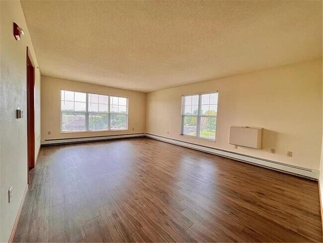 Building Photo - 901 Dominion Dr