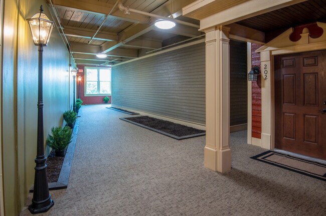 Building Photo - 433 W Railroad St