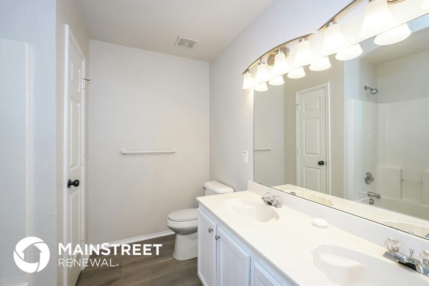 Building Photo - 1916 Lariat Dr