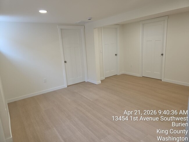 Building Photo - Burien Newly remodeled home - 3 bedrooms 2 bathrooms - A must see - available NOW