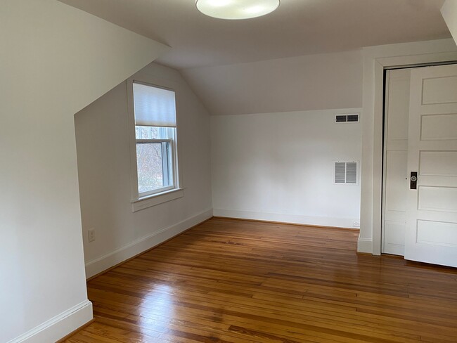 Upper level Bedroom #2. - 4809 Calvert Rd