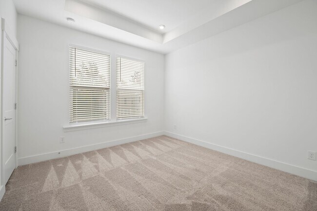 Building Photo - Prime Briar Creek Location – 3BR Townhome ...