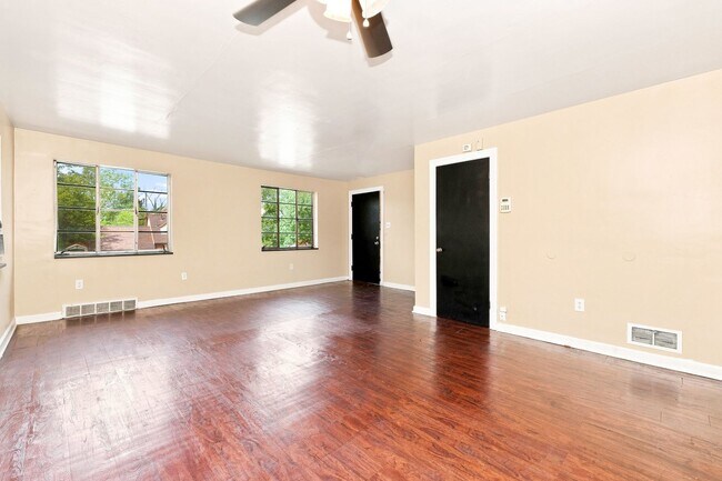 Building Photo - 960 Sherwood Dr
