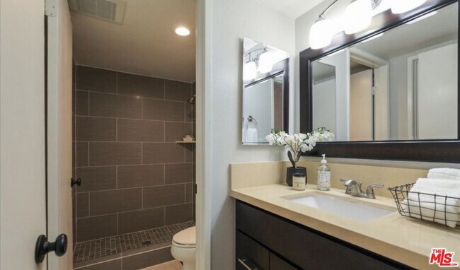 Building Photo - 4937 Maytime Ln