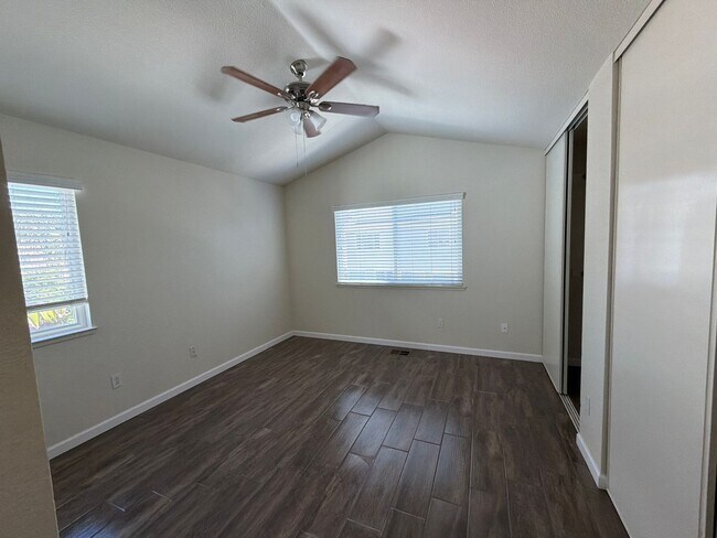 Building Photo - GREAT CORNER LOCATION IN CENTRAL BRENTWOOD