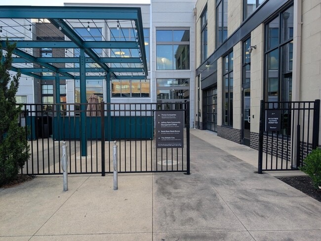 Building Photo - 751 N 6th St