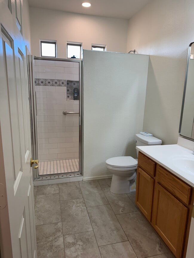 guest bath - 1251 E Runaway Bay Dr