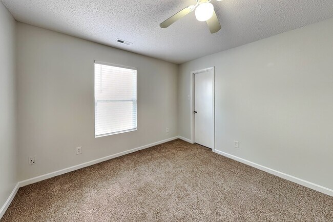 Building Photo - 7030 Maple Park Ln