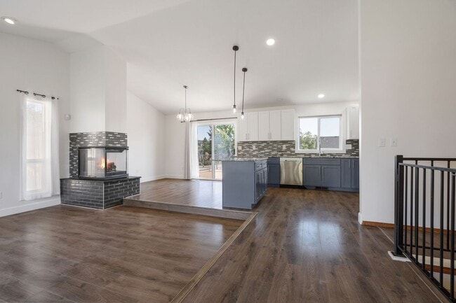 Building Photo - Spacious 4 Bed, 3 Bath Home | Central Vall...