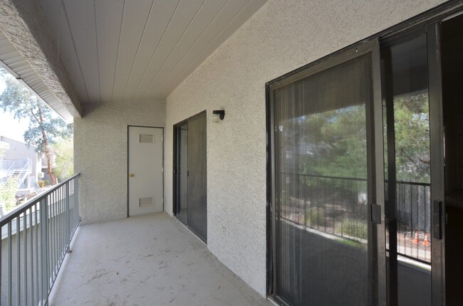 Building Photo - 2847 Blue Bonnet Dr