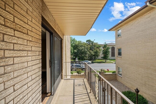 Building Photo - 2128 N Harlem Ave