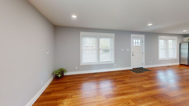 Building Photo - 316 S 17th St