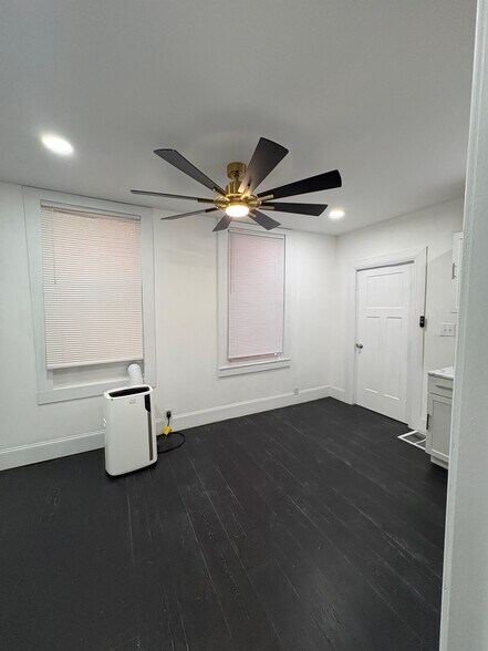 Building Photo - 230 E 10th St