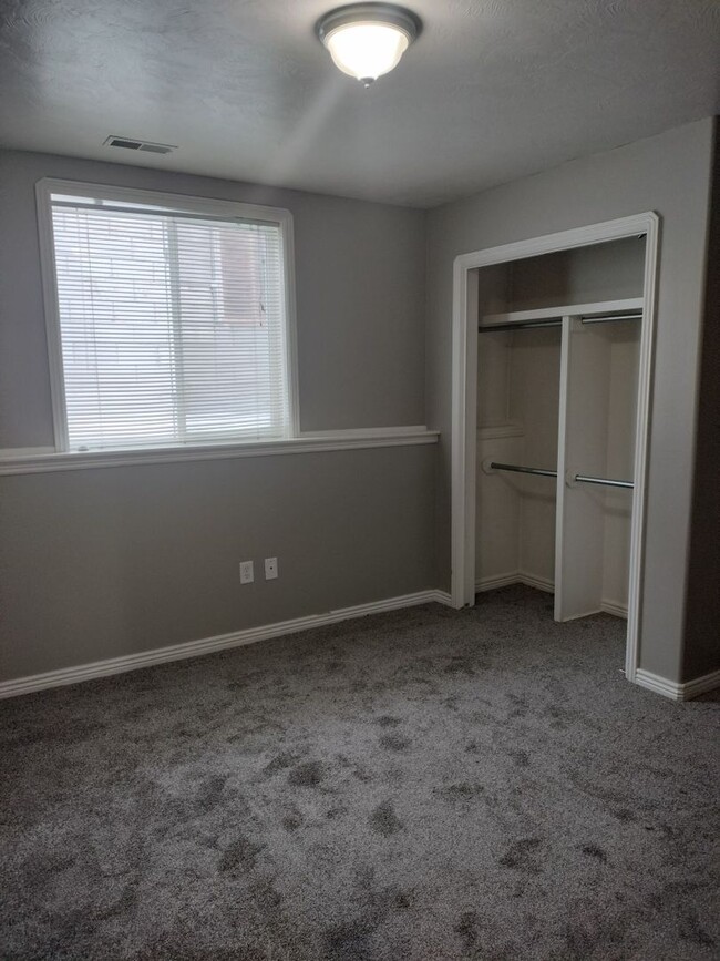 Building Photo - 2 bed 1 bath unit at the Delmar Condos - I...