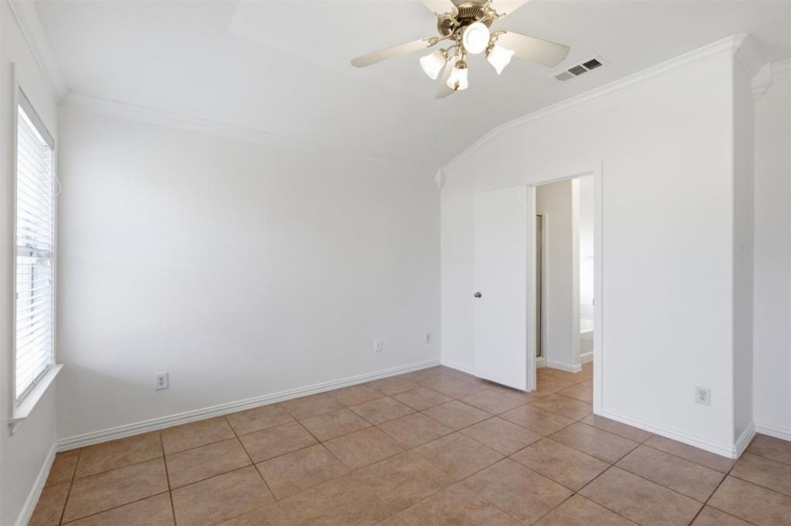 Building Photo - 1613 Grassy View Dr