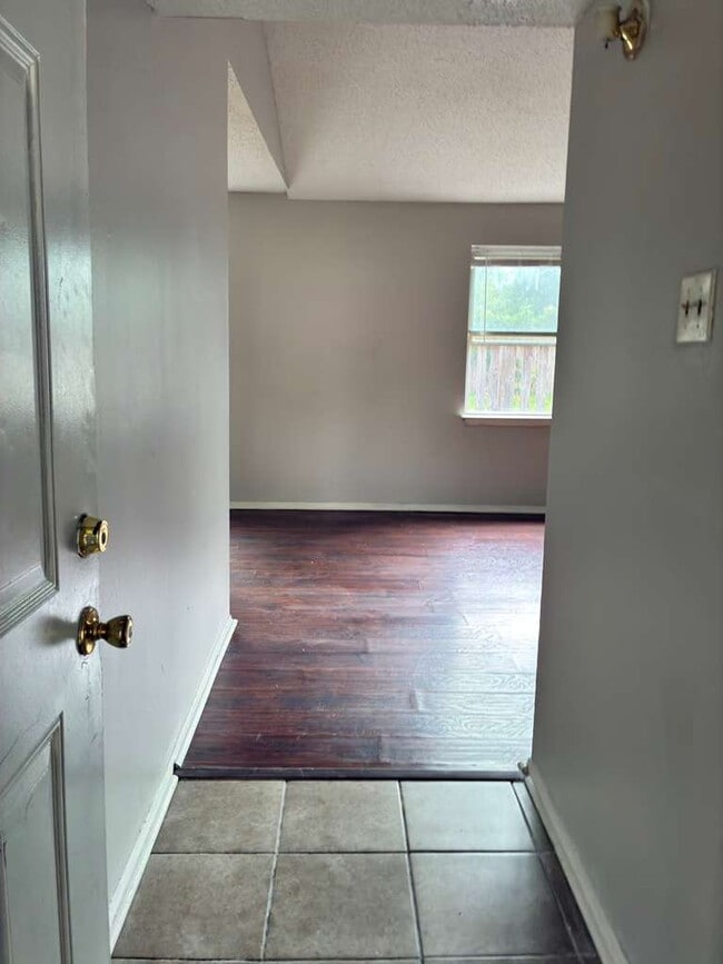 Building Photo - 5636 Pathway Cir