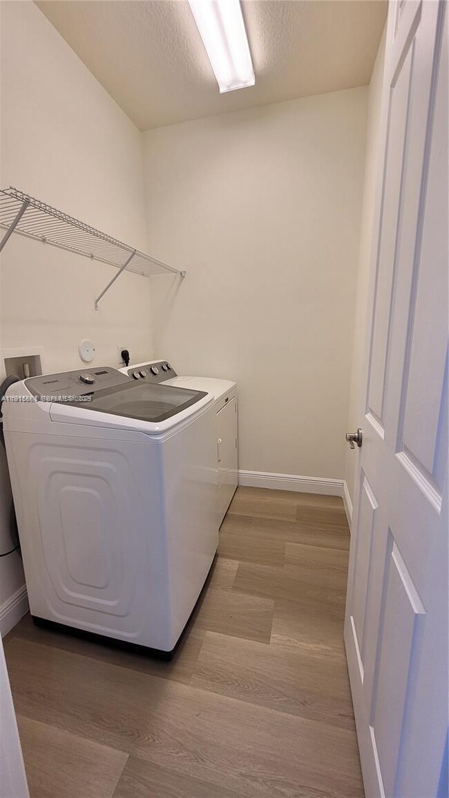 Building Photo - 6959 Long Pine Cir