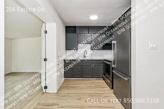 Building Photo - 206 Edison Dr