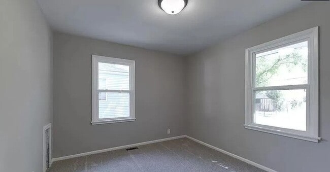 Building Photo - 1726 S Yale St