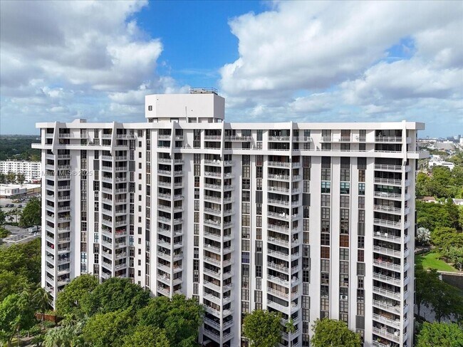 Building Photo - 2000 Towerside Terrace