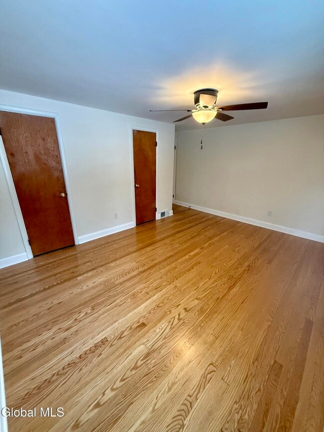 Building Photo - 2 Pinewood Ct