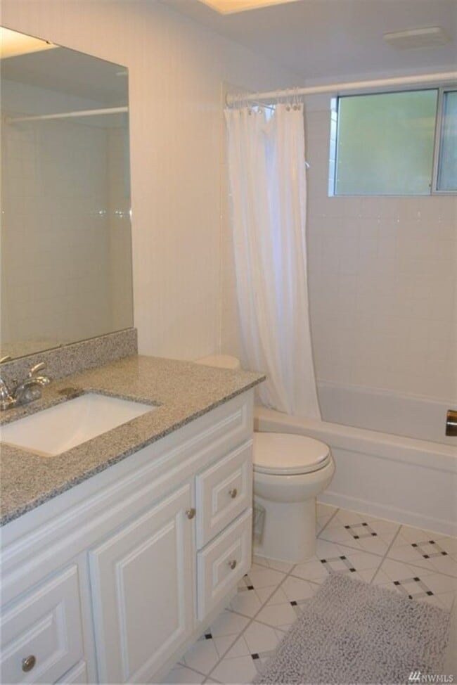 Building Photo - 3Bd/2Ba Bellevue House