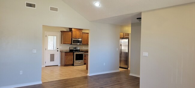 Building Photo - GREAT HOME IN NORTHEAST CLOVIS