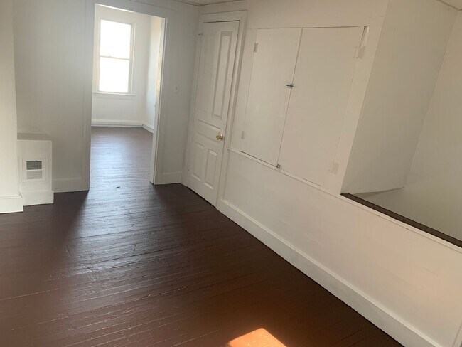 Building Photo - York City-4 Bedroom 1 Bath House