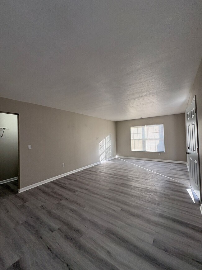 Building Photo - Bellagio Living III