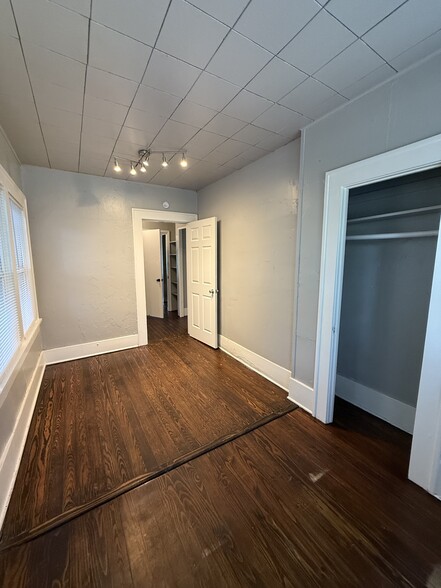 Building Photo - 1506 W Bowen Pl