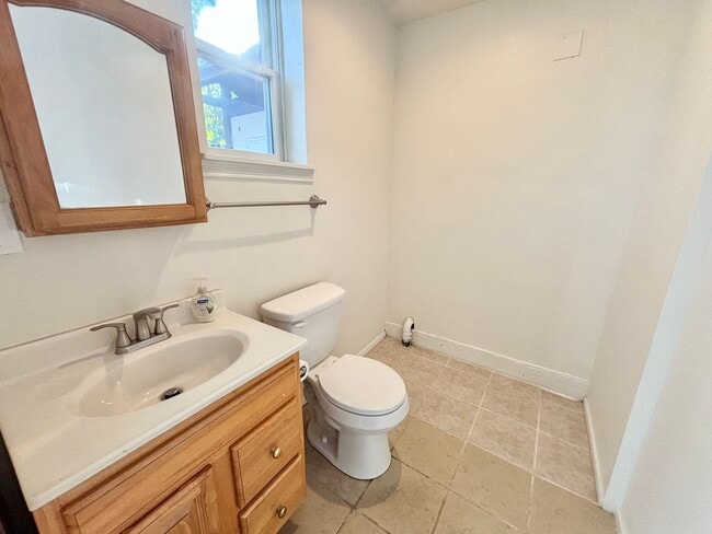 Building Photo - Adorable and Historic Home in West Alameda