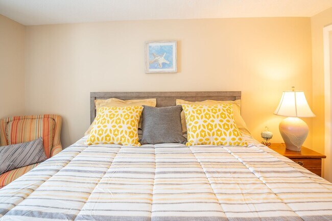 Building Photo - FURNISHED OFF-SEASON MONTHLY RENTAL - AVAILABLE MID-SEPTEMBER '25 (CALL FOR AVAILABLE MONTHS)