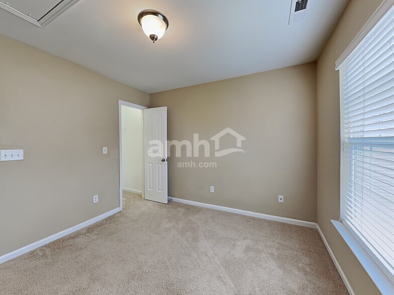 Building Photo - 104 Portland Falls Dr