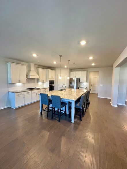 Building Photo - 304 Greymoor Ln